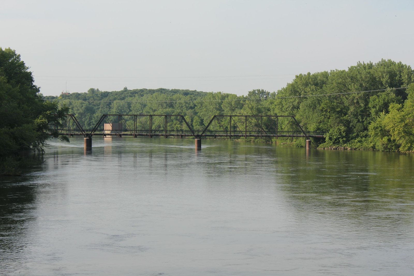 Overview from Euclid Avenue bridge upstream